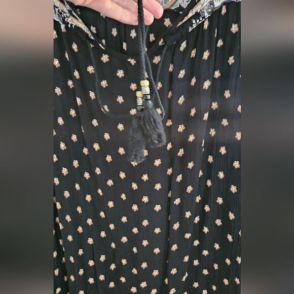 Angie Black and Cream Patterned Blouse - Picture 4 of 4